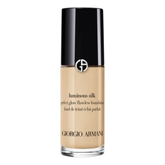 Luminous Silk - Fond de teint éclat parfait, fini naturel Format Voyage, ARMANI
