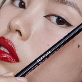 Black Ink Classic line felt liner - Eyeliner feutre précis waterproof