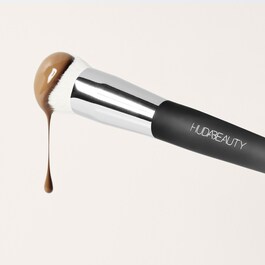 Huda Beauty Base Brush - Pinceau base de teint 