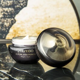 Future Solution LX - Crème Régénérante Anti-âge Nuit