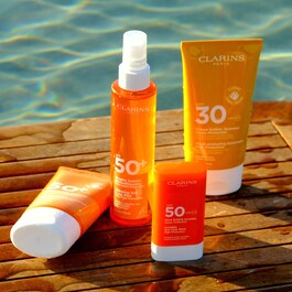 Brume Solaire Embellissante SPF50+ - Très Haute Protection Corps 