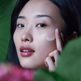 Lotus Resurfacing Dream Serum - Sérum de nuit anti-âge au lotus et aux AHAs