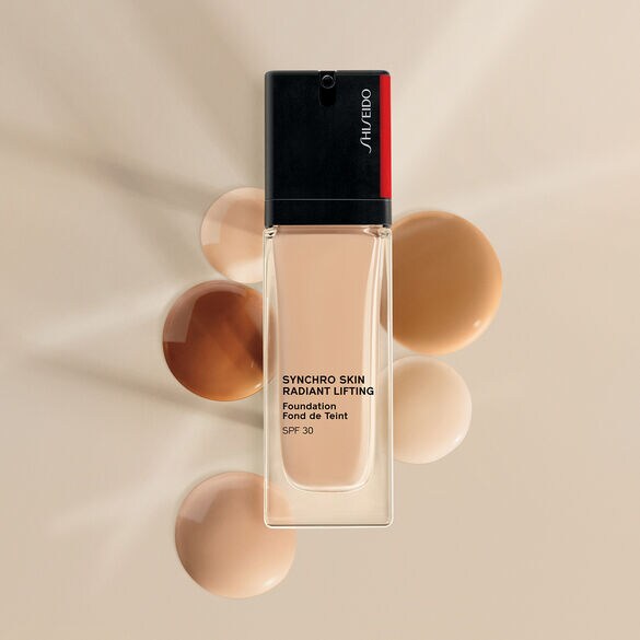 Synchro Skin Radiant Lifting Foundation Fond de teint liftant de SHISEIDO ≡ SEPHORA