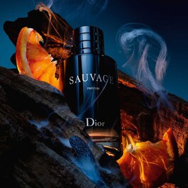 Sauvage - Parfum pour homme - Notes santal & fève tonka