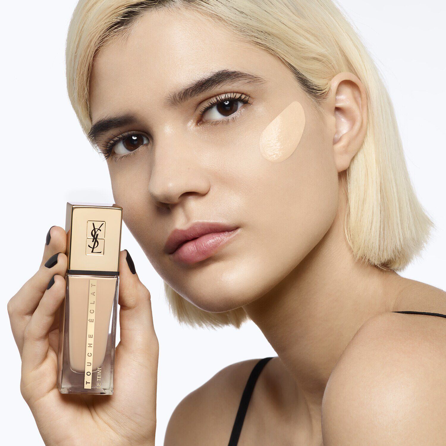 Touche Eclat Le Teint Fond de teint hydratant de YVES SAINT LAURENT SEPHORA
