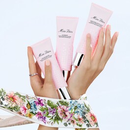 Miss Dior Huile-En-Mousse Pour La Douche A La Rose - Huile De Douche Parfumée