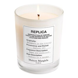 REPLICA Whispers in the Library - Bougie Parfumée orientale