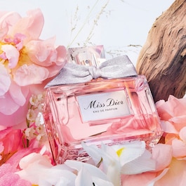 Miss Dior - Eau de Parfum - notes fleuries et fraîches - nœud couture 