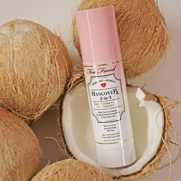 Hangover 3-in-1 Spray - Base de teint Revitalisante et Spray fixateur 3-en-1