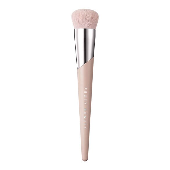 Kabuki-Buff Foundation Brush - Pinceau Fond de Teint Estompeur Kabuki, FENTY BEAUTY