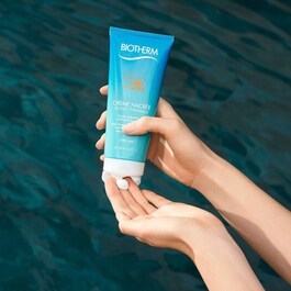 Crème nacrée après-soleil hautement hydratante