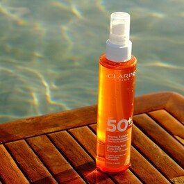 Brume Solaire Embellissante SPF50+ - Très Haute Protection Corps 