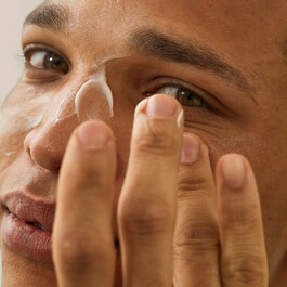 Instant Reset - Crème de nuit en gel illuminatrice à la niacinamide 