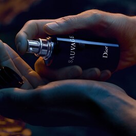 Sauvage - Soin hydratant visage et barbe parfumé - Hydrate et adoucit