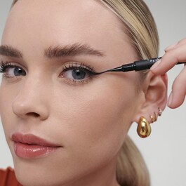 12H Intense Ink Felt Liner Fine Line - Eyeliner Feutre Ultra Précis et Intense