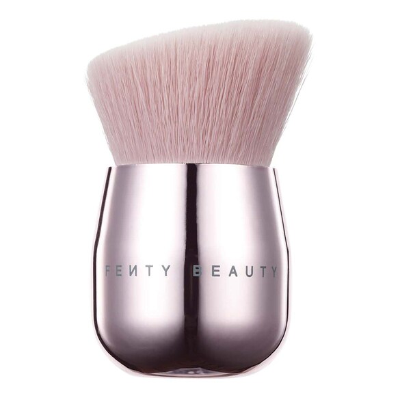 Baby buki brush - Mini pinceau visage, FENTY BEAUTY