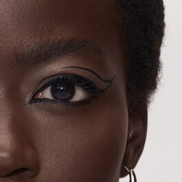 Black Ink Classic line felt liner - Eyeliner feutre précis waterproof