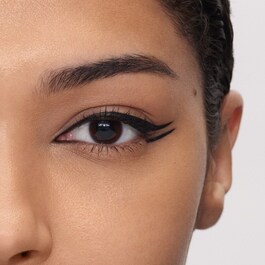 Black Ink Classic line felt liner - Eyeliner feutre précis waterproof
