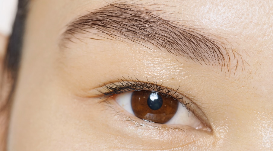 Sourcils clairemés : 5 minutes pour les combler