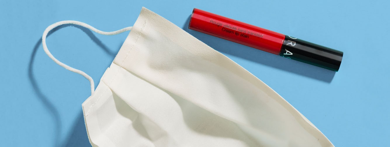 rouge sous un masque