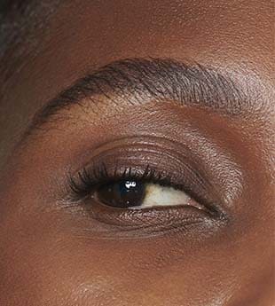 astuces sourcils epais