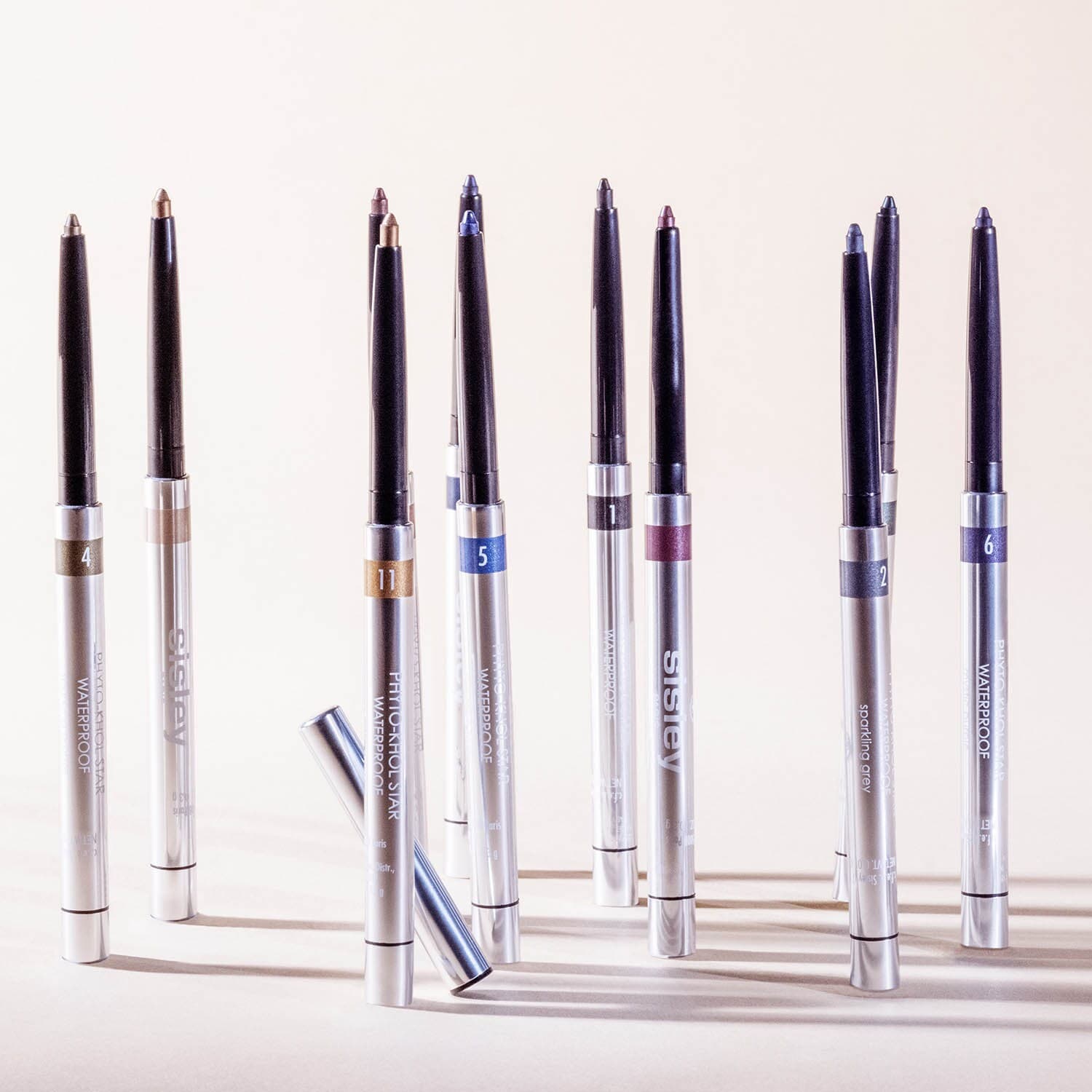 Crayon Eyeliner Waterproof AVON - Khôl Rétractable Mat, Longue Tenue, Teinte Assortie