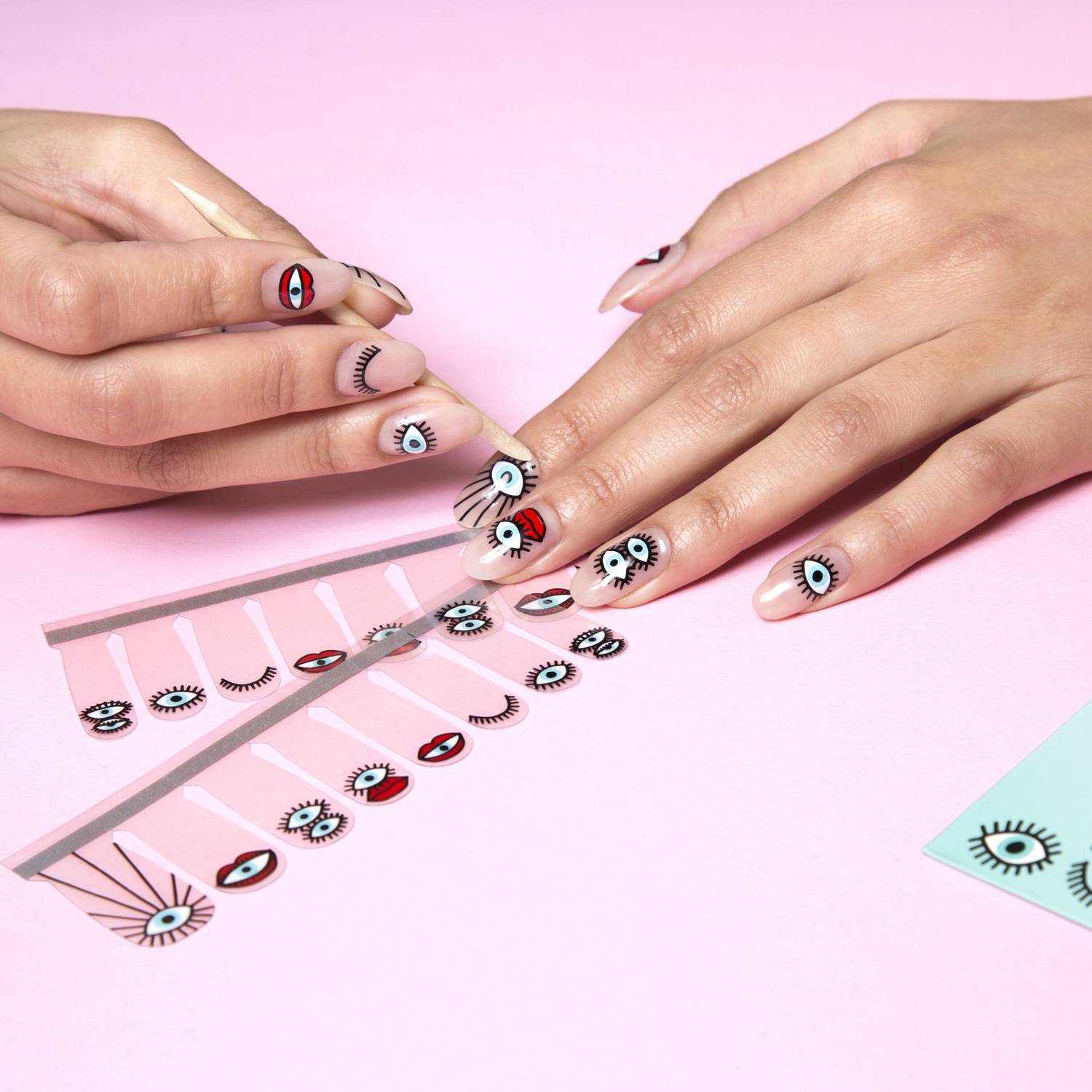 Nail stickers Vernis autocollant de ALFA.K ≡ SEPHORA