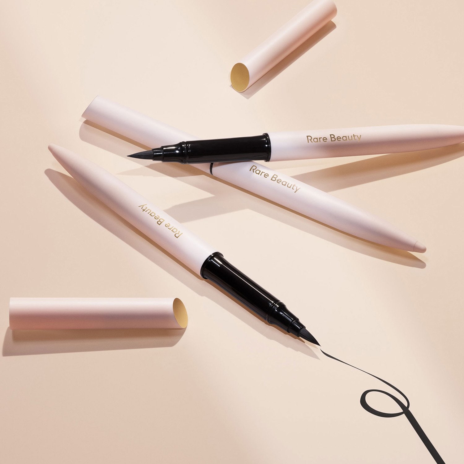 Perfect Strokes Eyeliner liquide mat de RARE BEAUTY ≡ SEPHORA