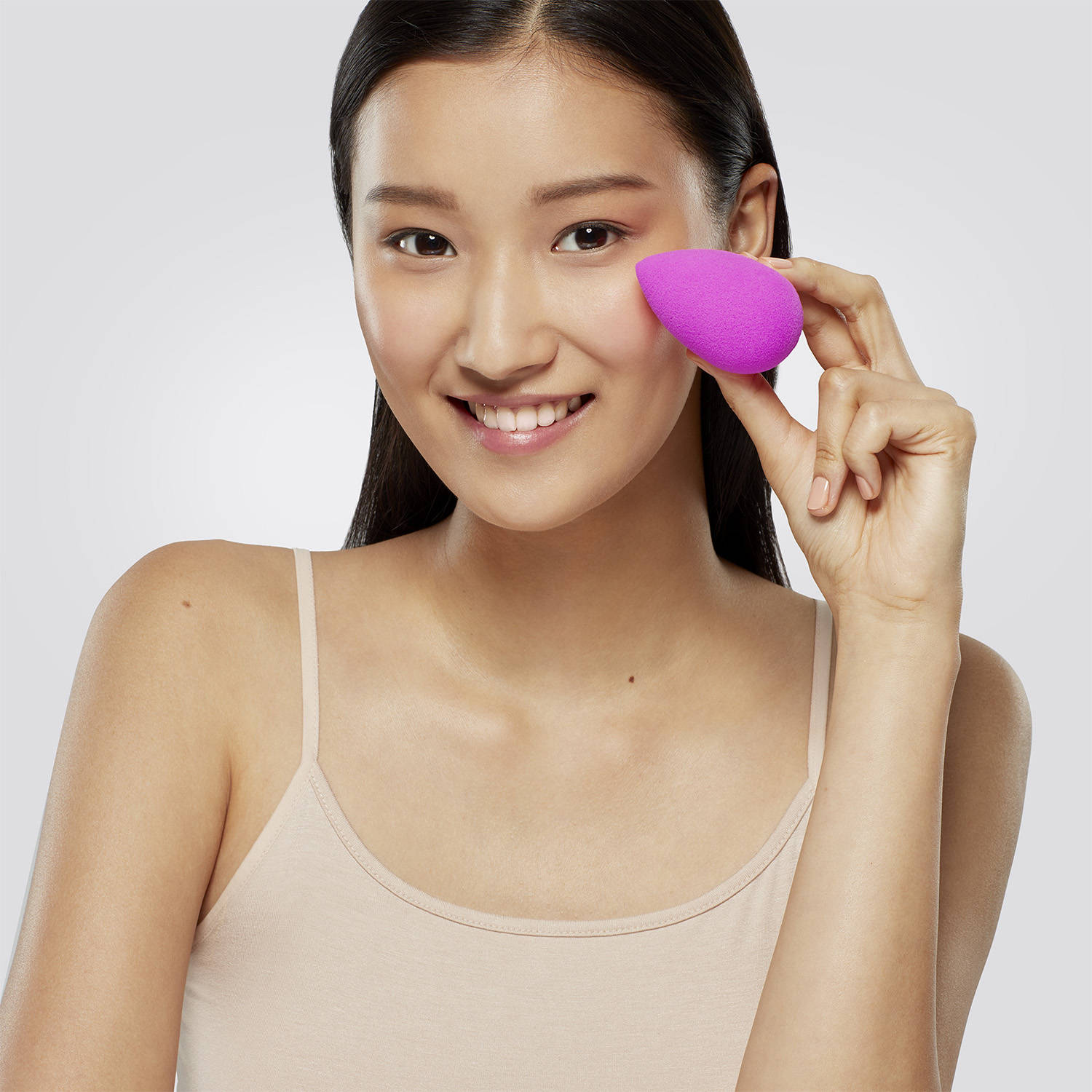 Beautyblender Electric Violet Éponge à maquillage de BEAUTYBLENDER ≡